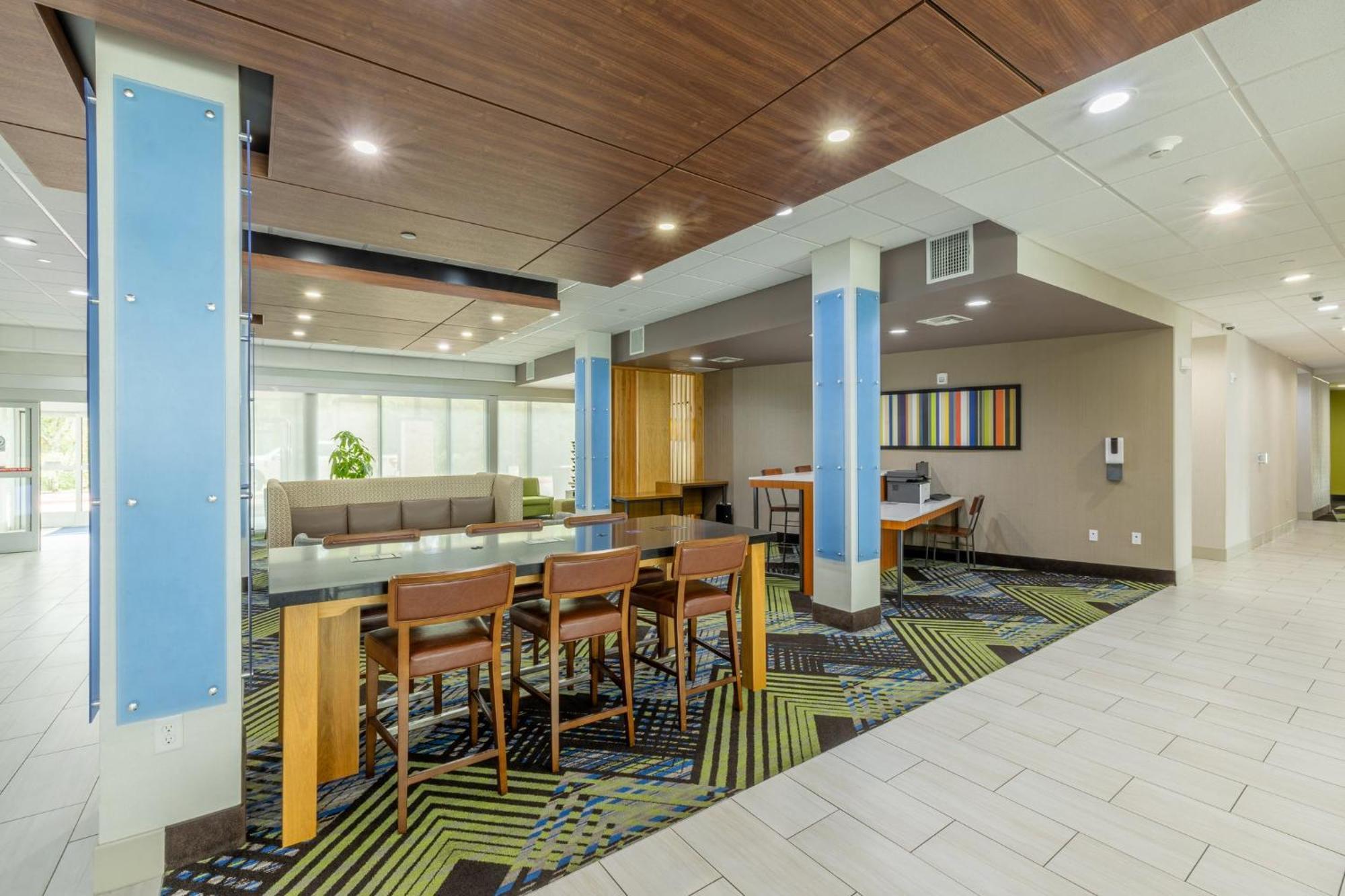Holiday Inn Express & Suites - Lindale By Ihg Экстерьер фото