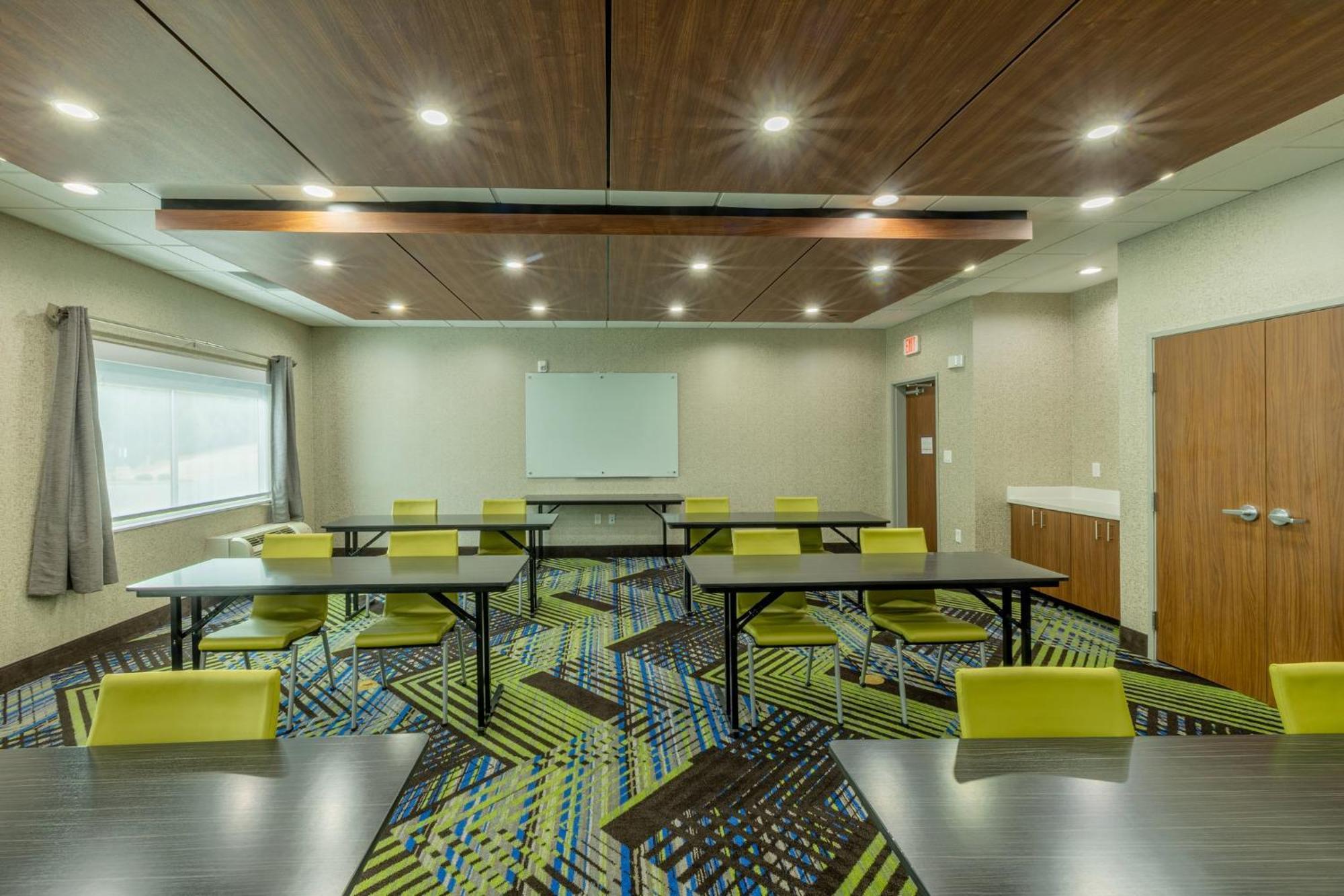 Holiday Inn Express & Suites - Lindale By Ihg Экстерьер фото