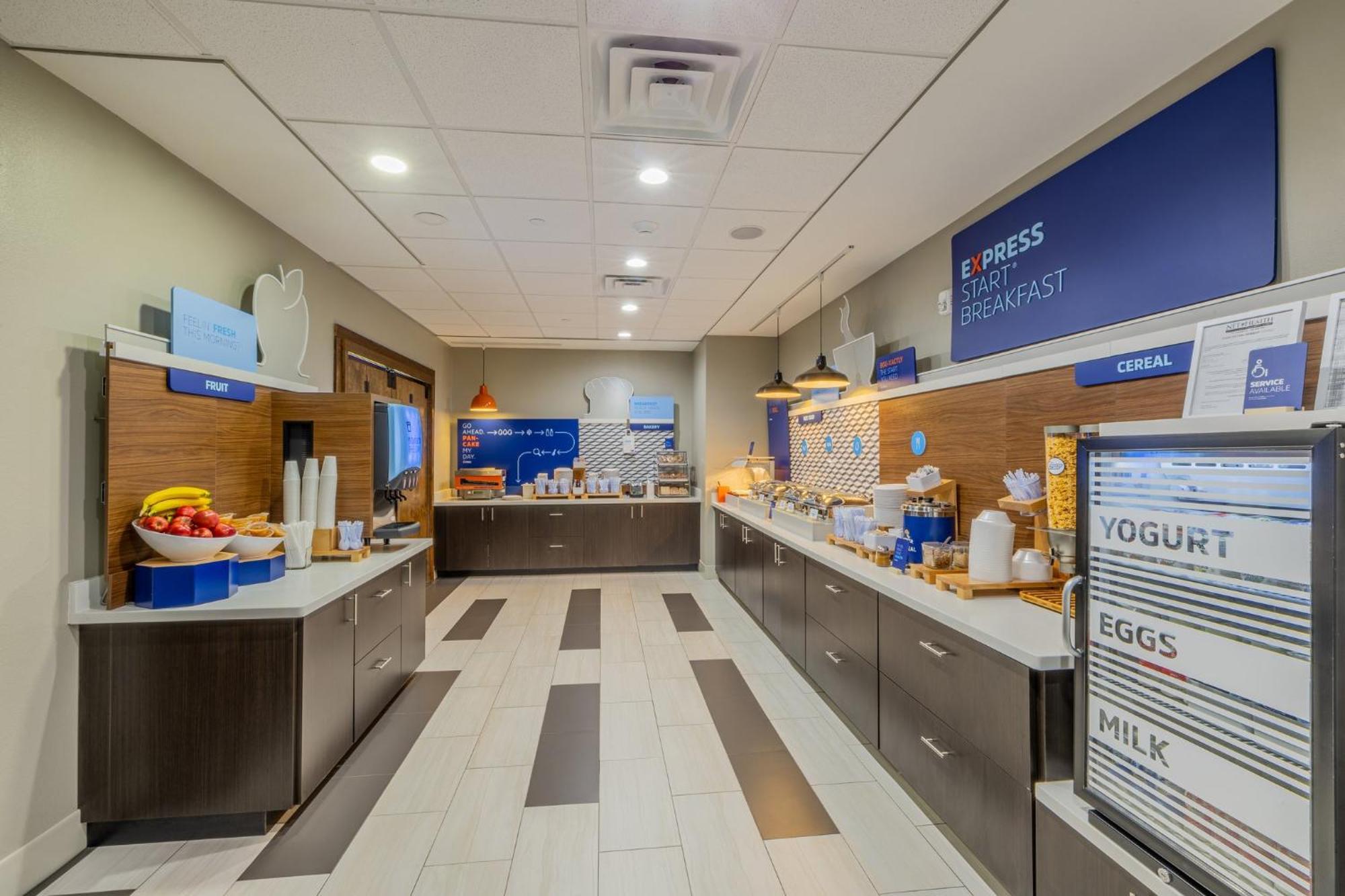 Holiday Inn Express & Suites - Lindale By Ihg Экстерьер фото