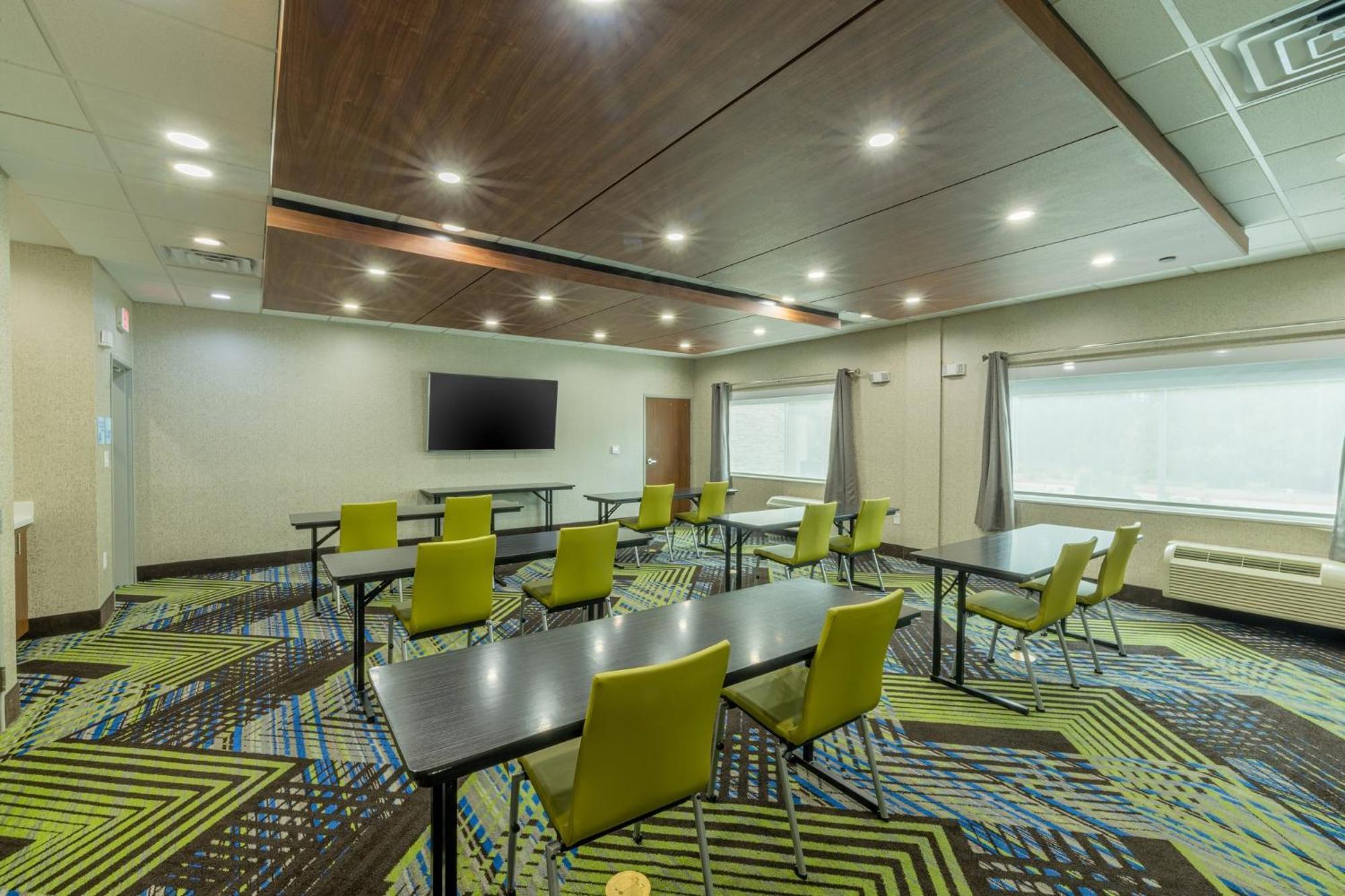 Holiday Inn Express & Suites - Lindale By Ihg Экстерьер фото