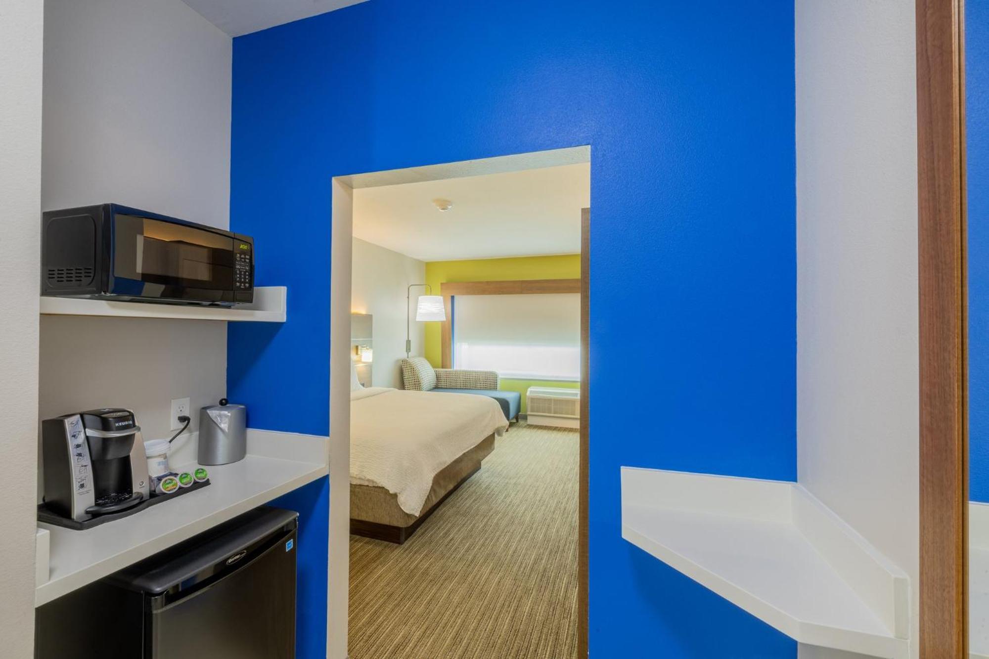 Holiday Inn Express & Suites - Lindale By Ihg Экстерьер фото