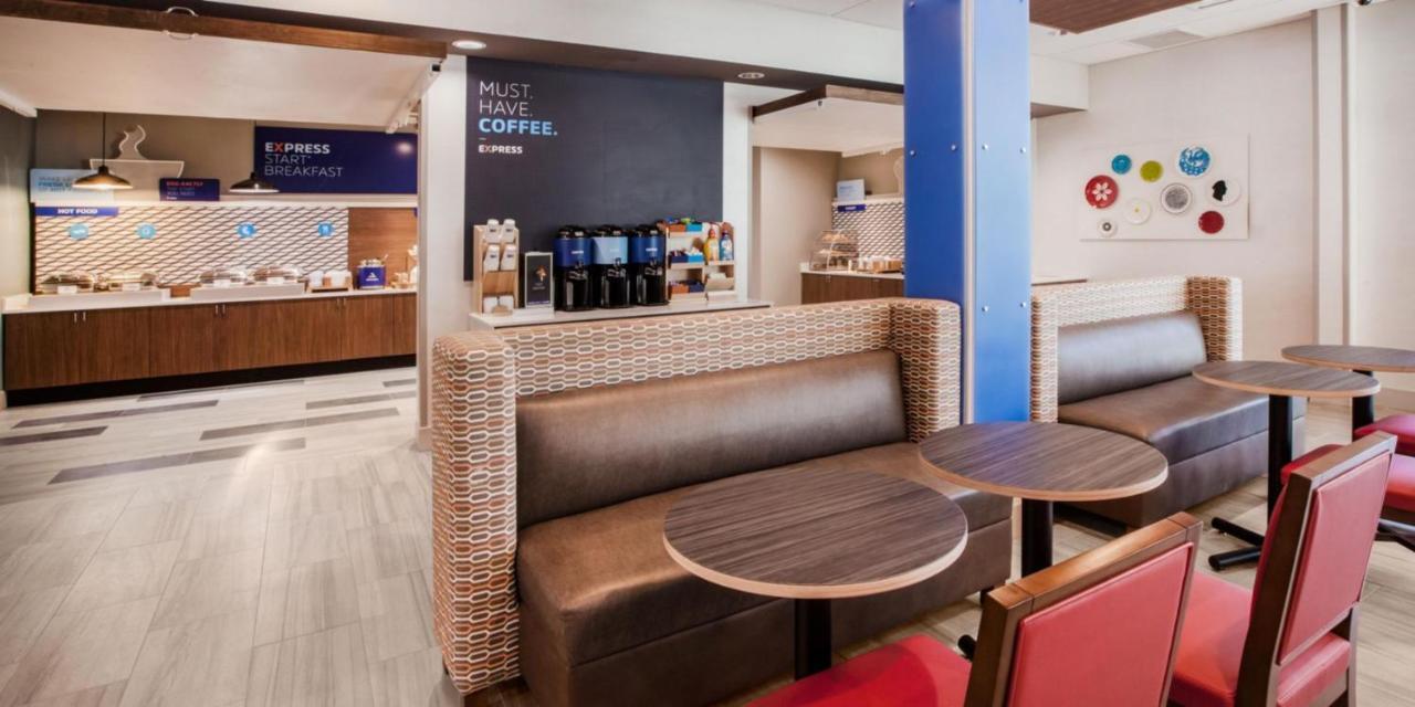 Holiday Inn Express & Suites - Lindale By Ihg Экстерьер фото